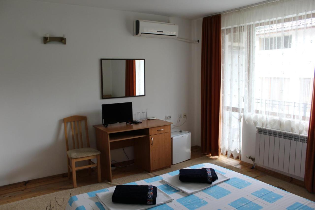Guest Rooms Biju トリャブナ エクステリア 写真