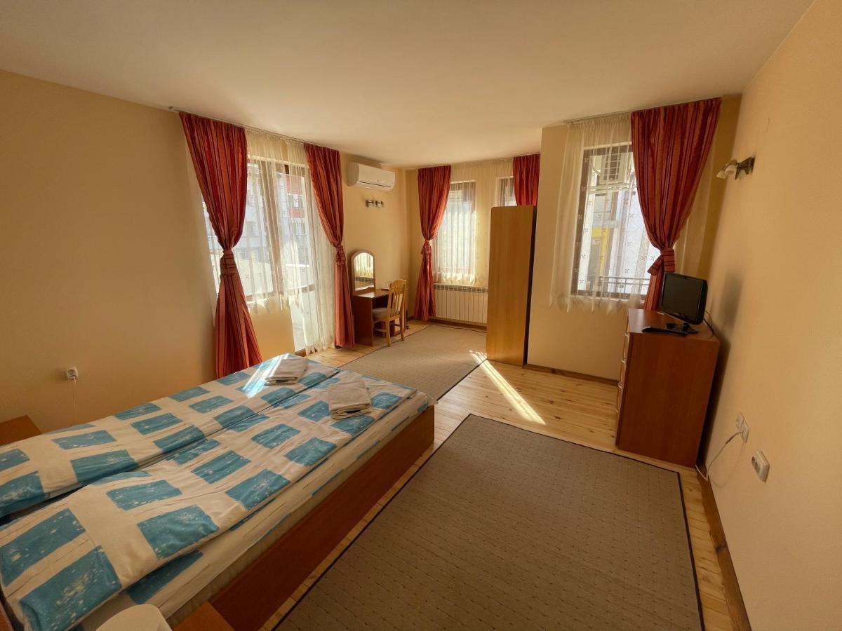 Guest Rooms Biju トリャブナ エクステリア 写真