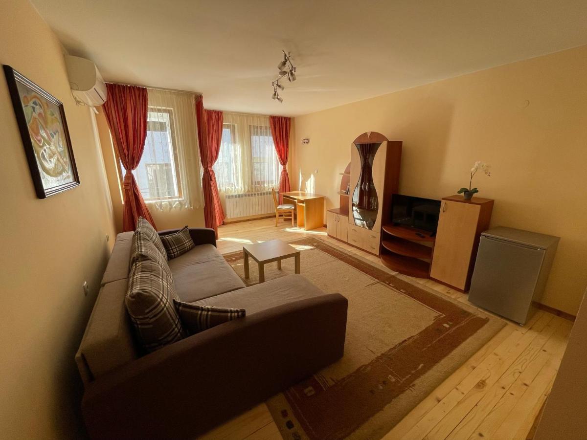 Guest Rooms Biju トリャブナ エクステリア 写真
