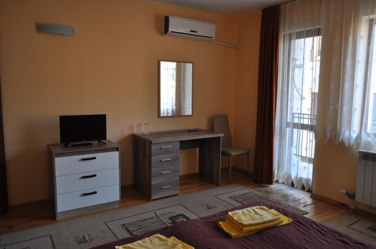 Guest Rooms Biju トリャブナ エクステリア 写真
