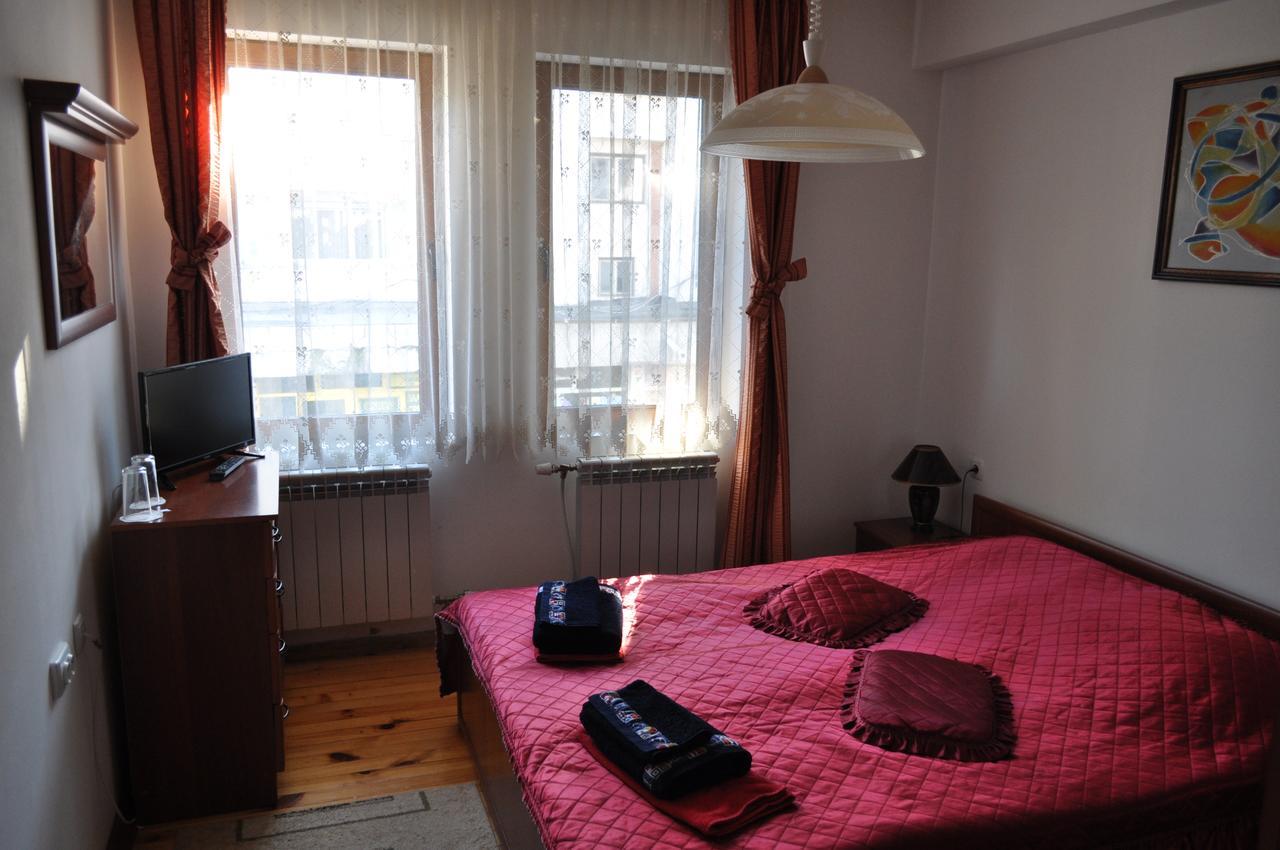 Guest Rooms Biju トリャブナ エクステリア 写真