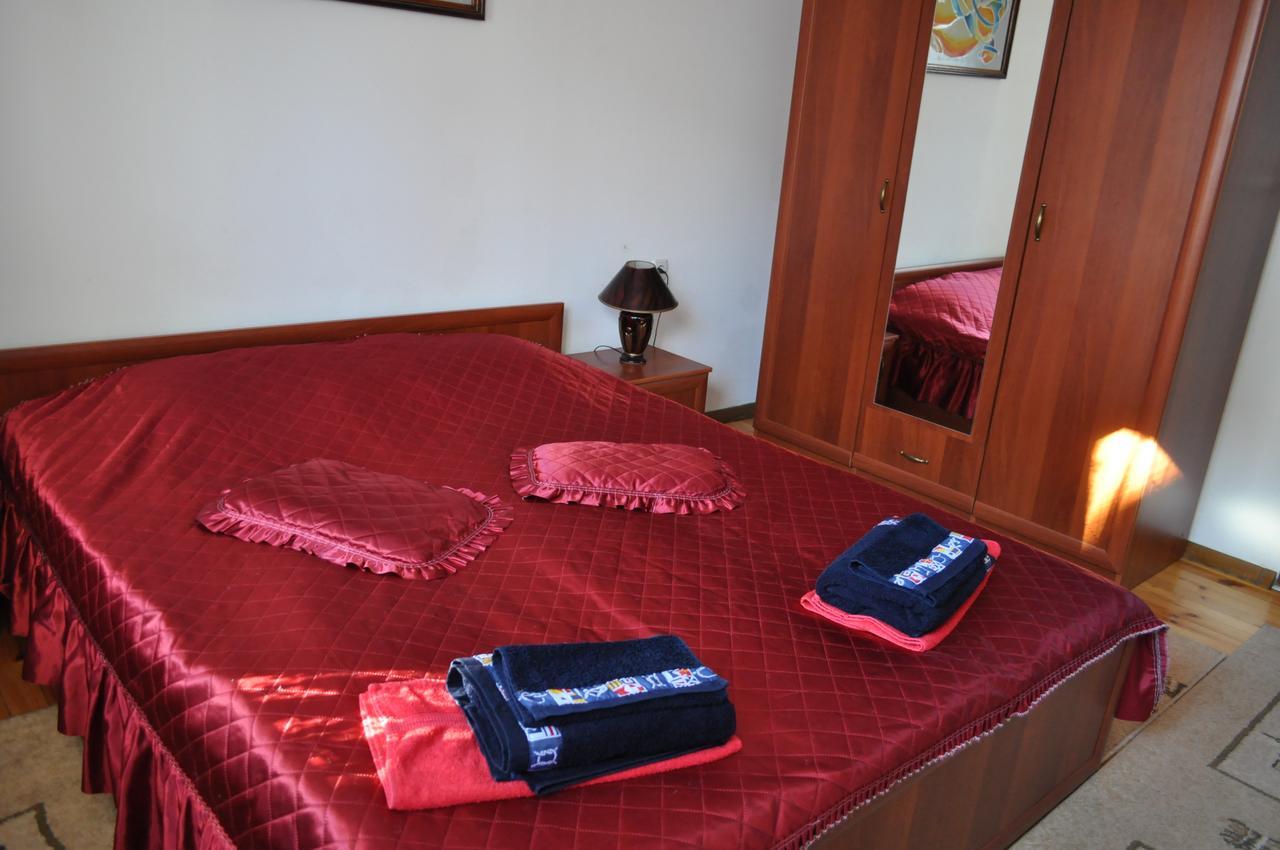 Guest Rooms Biju トリャブナ エクステリア 写真