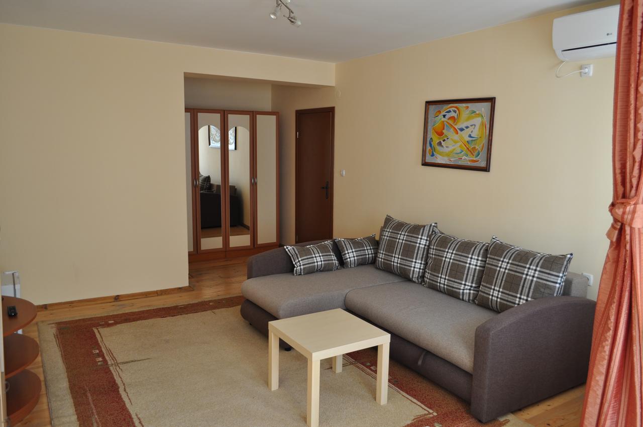 Guest Rooms Biju トリャブナ エクステリア 写真