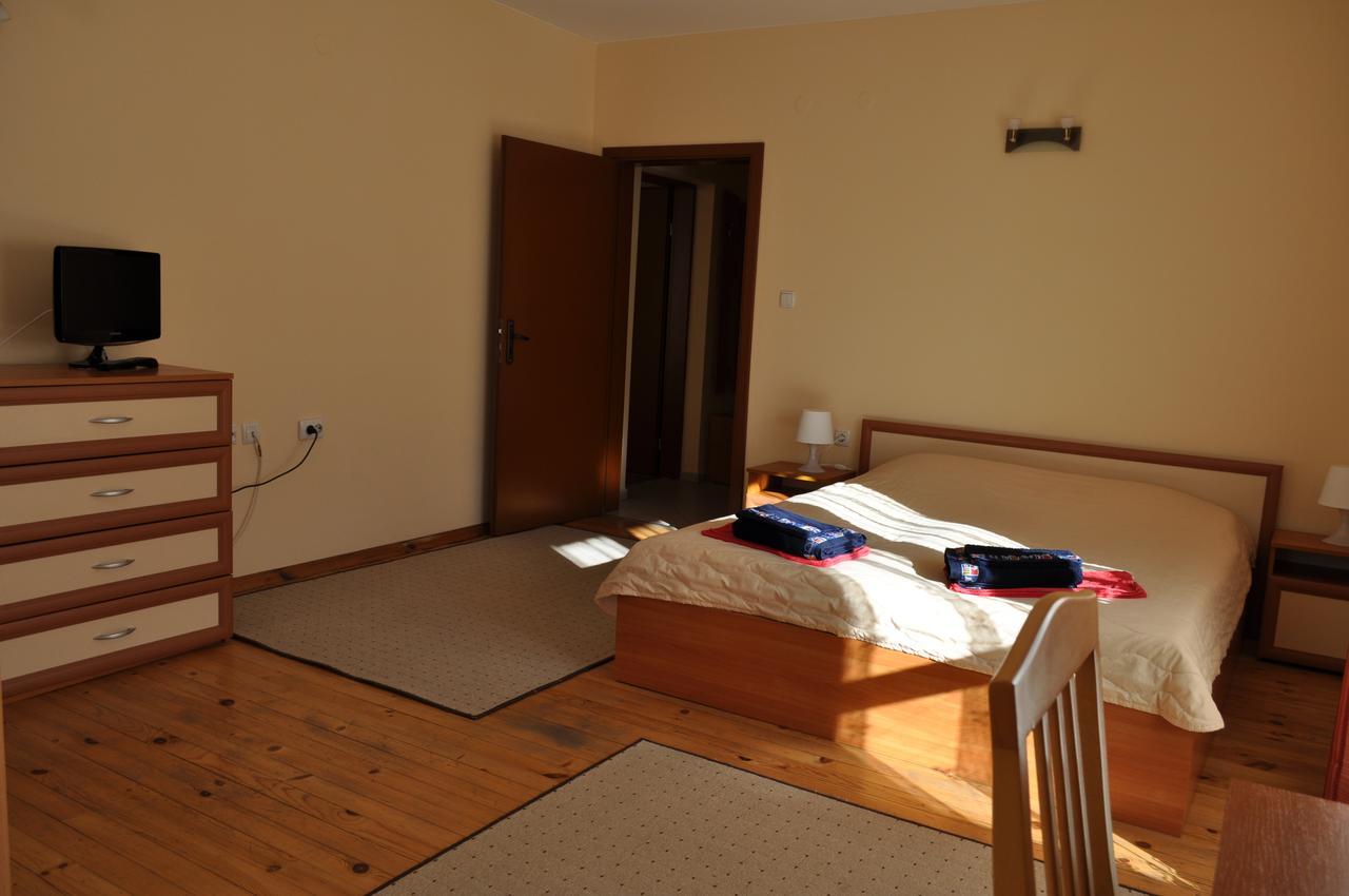 Guest Rooms Biju トリャブナ エクステリア 写真