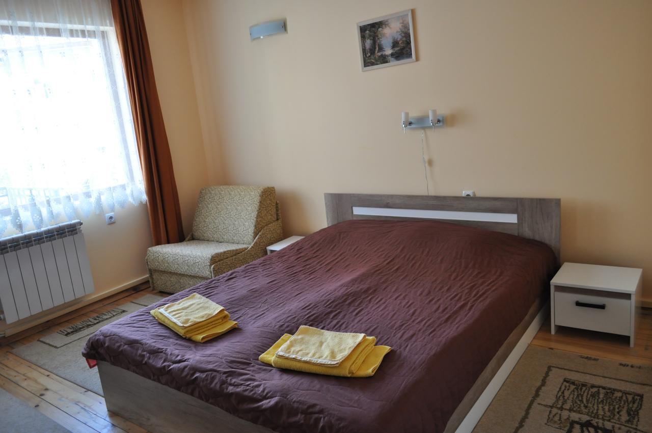 Guest Rooms Biju トリャブナ エクステリア 写真